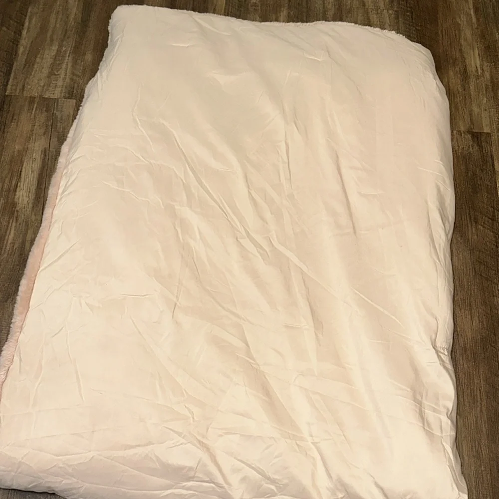 Shaggy Faux Fur Comforter Set with Sham Blush in color‎ Size Twin EUC